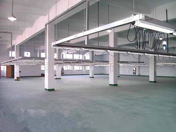 中海厂房顶面桥架布置效果